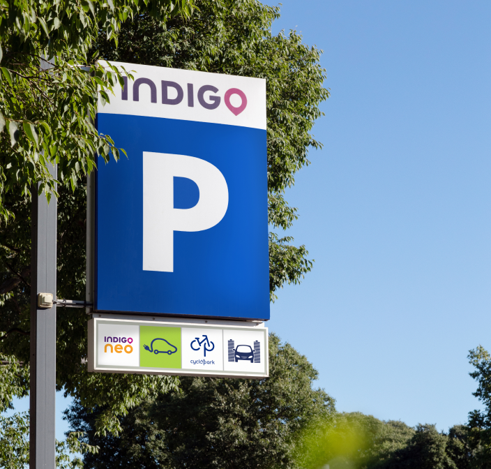 panneau indigo entree parking